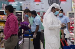 بعد أن أصبحت إجبارية..سفارة الجزائر بقطر توصي الجالية بارتداء الكمامات خارج المنزل