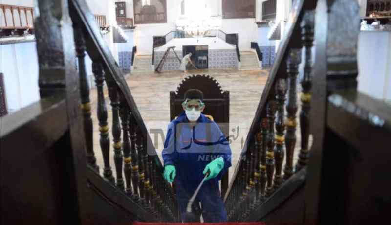 النساء والأطفال والمصابون بأمراض مزمنة ممنوعون من المساجد