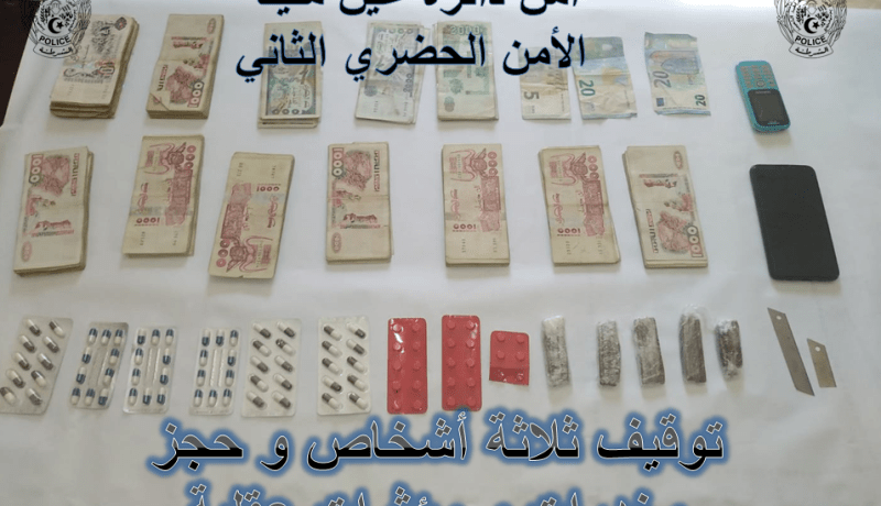 أم البواقي: توقيف ثلاثة أشخاص وحجز قرابة 250 غرام من الكيف المعالج ومؤثرات عقلية