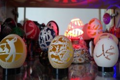 فنان تركي يحطم الرقم القياسي لإحداث أكبر عدد من الثقوب على البيض