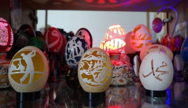 فنان تركي يحطم الرقم القياسي لإحداث أكبر عدد من الثقوب على البيض