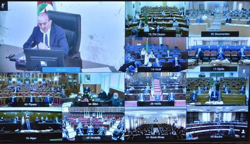 وزير الداخلية يجتمع مع ولاة منطقة الوسط عن بعد لمتابعة عدة ملفات