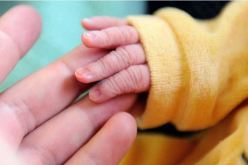 بالصور.. أصغر رضيع في العالم ينجو ويحقق “المعجزة”