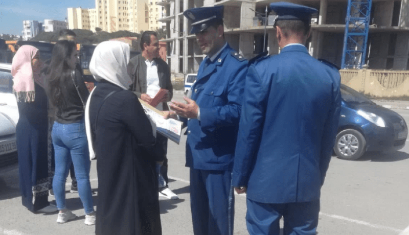 بالصور.. أمن بومرداس يقوم بحملة تحسيسية لطلبة مدارس تعليم السياقة
