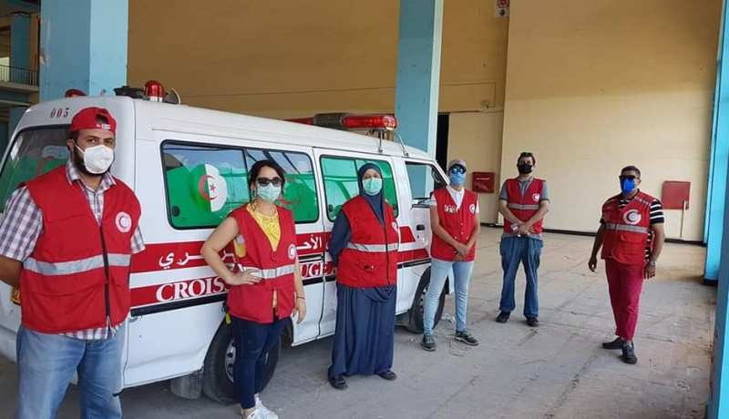 فرقة من مسعفي الهلال الأحمر الجزائر في طريقها إلى ميلة