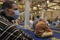 مصر تفتح دور العبادة اليوم وتستثني صلاة الجمعة وقدّاس الأحد