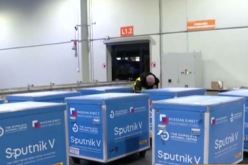 وصول الطائرة العسكرية الحاملة للشحنة الأولى من لقاح سبوتنيك v إلى مطار بوفاريك