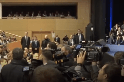 شاهد طلاب بلجيكيون يضعون ماكرون في موقف حرج بسبب المحتجين في فرنسا  