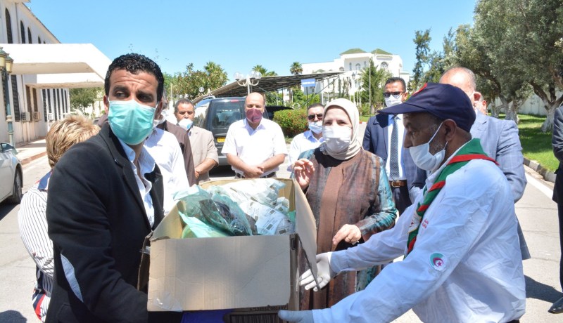 عين تموشنت: توزيع 5000 كمامة مجانا على المواطنين
