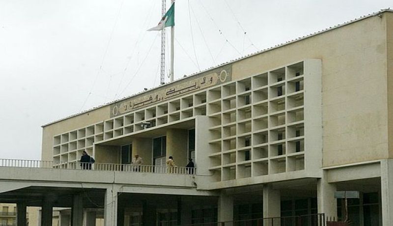 ولاية وهران: المؤسسات الاستراتيجية والحساسة تستفيد من الرخص الإستثنائية للتنقل