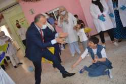 والي باتنة يزور مقيمي مؤسسة الطفولة المسعفة
