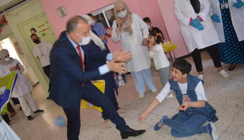 والي باتنة يزور مقيمي مؤسسة الطفولة المسعفة