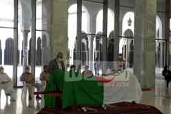 بداية توافد المواطنين إلى قصر الثقافة لإلقاء النظرة الأخيرة على الراحل لمين بشيشي