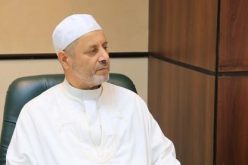 محمد الشيخ:”تعقيم المساجد لا يعني إعادة فتحها واستعنا بأطباء قبل إصدار فتوى بإجازة صوم رمضان”