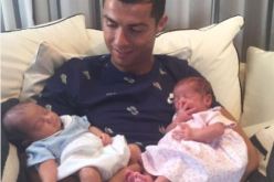 بالصور.. “كريستيانو” يفتخر بتوأمه الجديد ويكشف طلبا غريبا