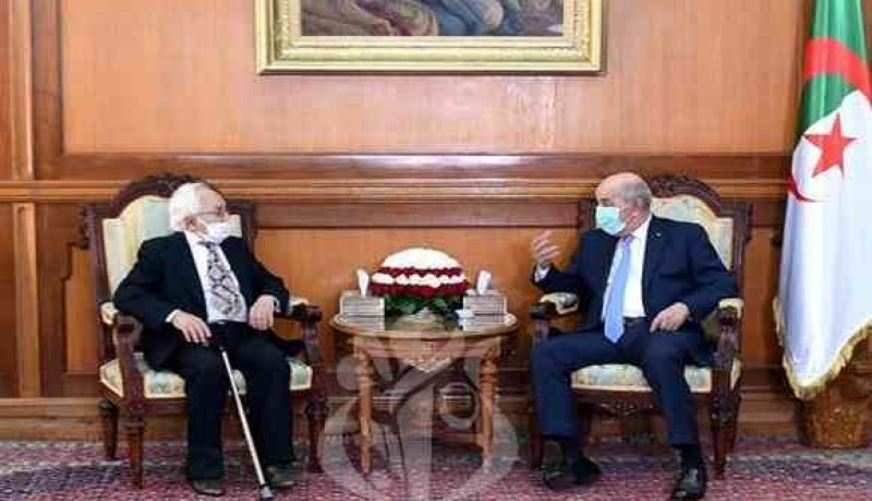 رئيس الجمهورية يستقبل المجاهد عثمان بلوزداد آخر أعضاء مجموعة الـ 22 التاريخية