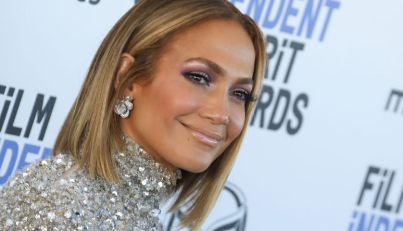 النجمة العالمية جينيفر لوبيز تحتفل بعيد ميلادها الـ 51