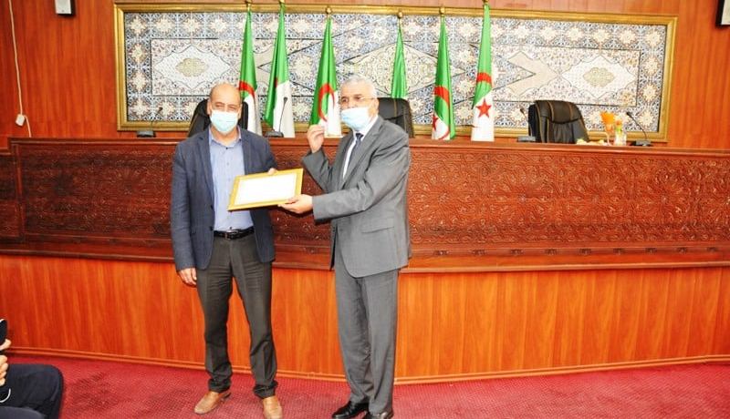 والي سطيف يكرم الأطباء ورجال الحماية المدنية