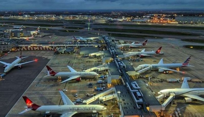 أنباء عن حجز 8 طائرات بمطار لندن