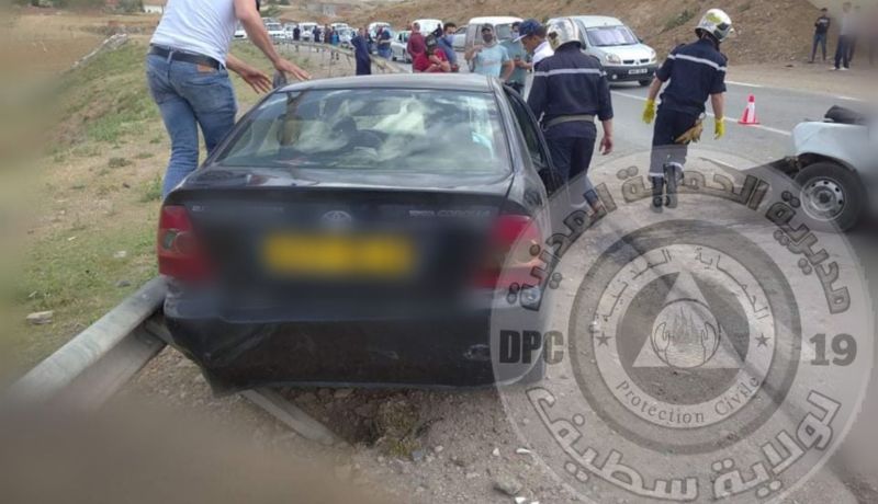 سطيف: إصابة 3 أشخاص في تصادم سيارتين