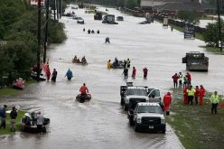 أم تضحي بنفسها لتنقذ رضيعتها من الفيضانات!