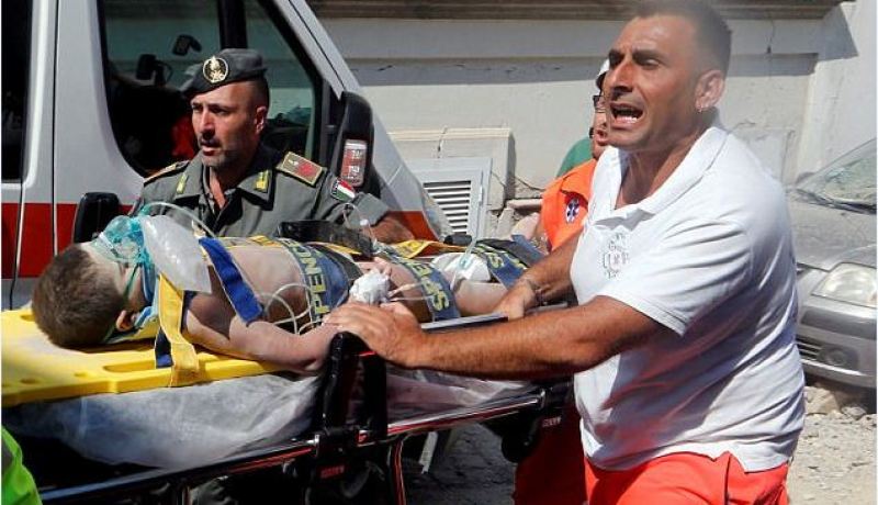 صبي إيطالي نجى بأعجوبة من الزلزال :” إنها مُعجزة والآن أدركت بأن الله موجود”