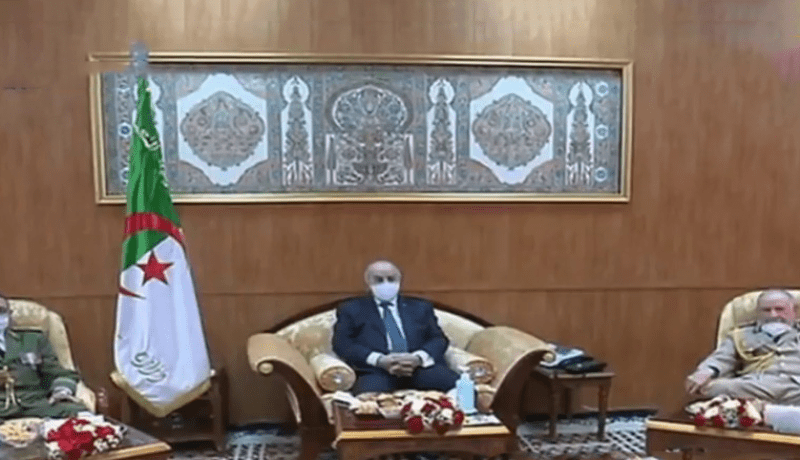 رئيس الجمهورية مخاطبا أفراد الجيش “البواسل”: أثبتم أن مكانكم دائما إلى جانب الشعب