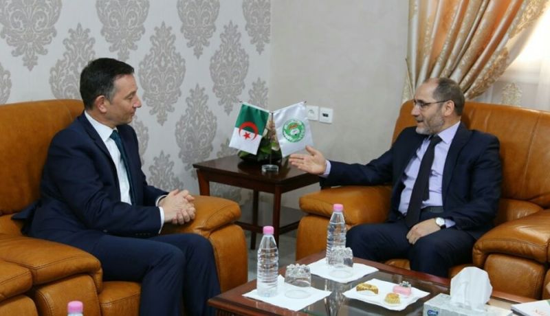 مقري يستقبل سفير المملكة المتحدة لدى الجزائر