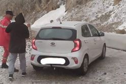 البويرة: إنقاذ عائلة من 5 أفراد محصورين وسط الجليد