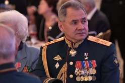 وزير الدفاع الروسي يلتقي حفتر