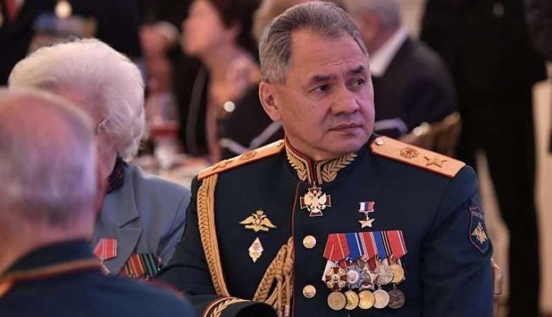 وزير الدفاع الروسي يلتقي حفتر