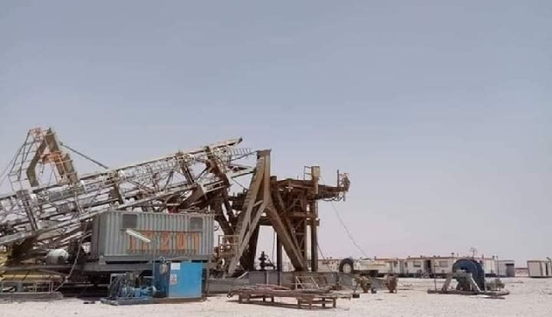 سقوط حفارة بحوض الحمراء في حاسي مسعود أثناء تحويلها دون تسجيل ضحايا