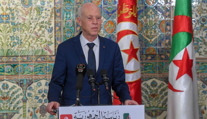 قيس سعيد: علينا بحث سبل تعاون أعمق حتى نحقق آمال الشعبين التونسي والجزائري