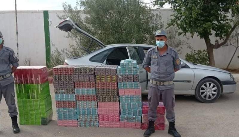 جمارك تبسة تحجز 2000 علبة سجائر و4750 علبة معسل شيشة