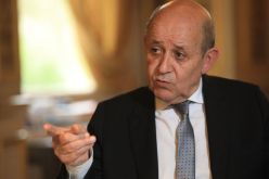 وزير الخارجية الفرنسي يعترف ضمنيا بجرائم فرنسا في الجزائر ويدافع عن “ملف الذاكرة”