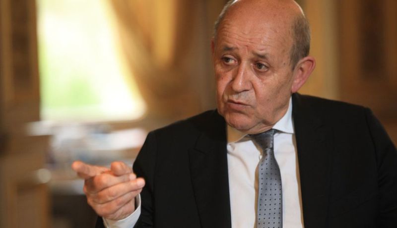 وزير الخارجية الفرنسي يعترف ضمنيا بجرائم فرنسا في الجزائر ويدافع عن “ملف الذاكرة”