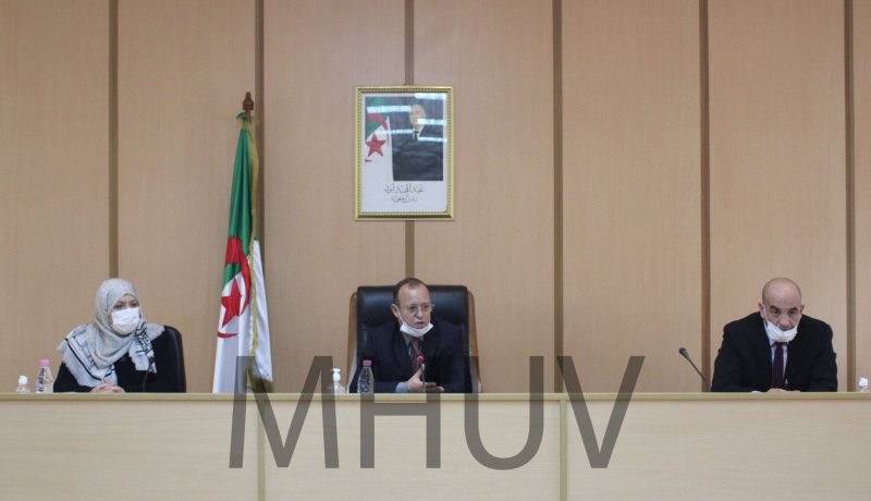 وزير السكن يجتمع مع ممثلي أرباب العمل وإطارات الوزارة