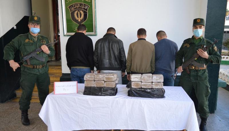 توقيف 31 تاجر مخدرات وضبط أزيد من 14 قنطار زطلة في الحدود مع المغرب