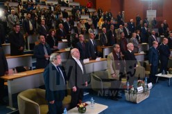 بالصور.. سلطة الإنتخابات ومدراء الوسائل الاعلامية في دقيقة صمت على روح الفقيد “علي فضيل”