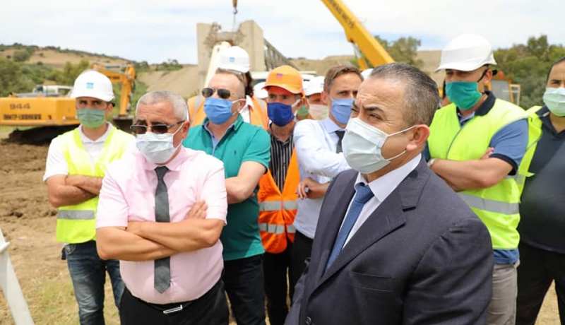 براقي يقف على حجم الضرر الذي لحق بقناة جر المياه بفوكة بعد تخريبها