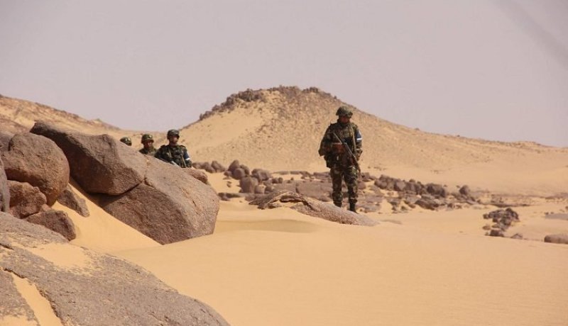 الجيش يلقي القبض على 17 منقب عن الذهب ويحجز 94.5 كغ من الكيف المعالج