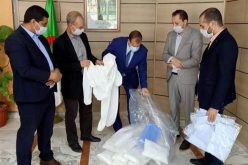 جمعية التجار والحرفيين  تسلم رزيق نماذج من الالبسة الواقية الموجّهة للمستشفيات والحماية المدنيّة