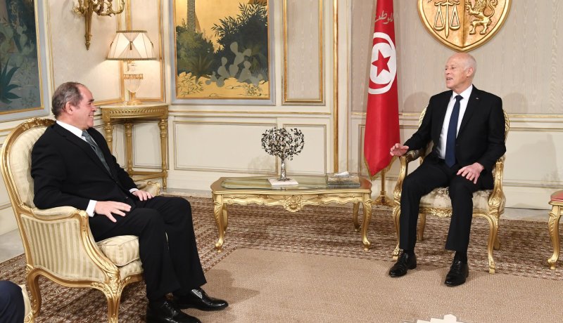 قيس سعيد يستقبل بوقادوم ويستلم رسالة من الرئيس تبون