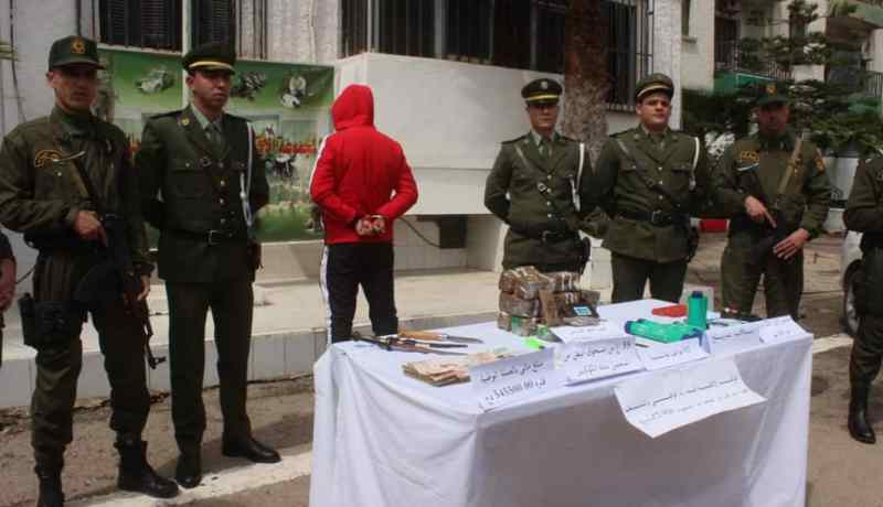 توقيف شخص بحوزته كمية من المخدرات وأسلحة بالشلف
