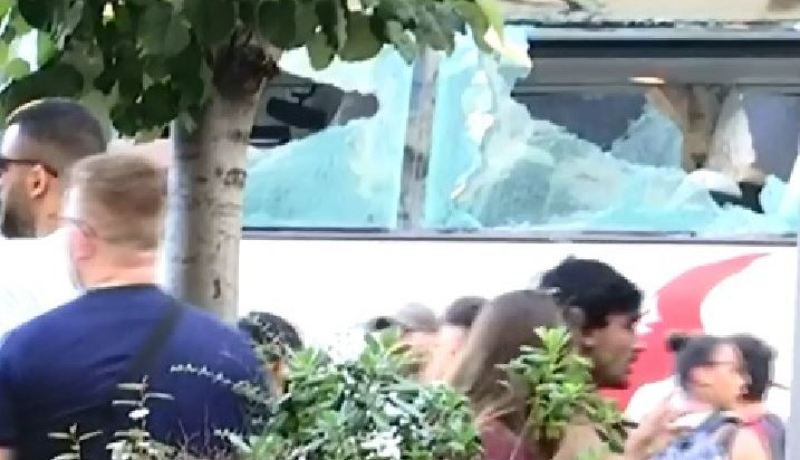 بالفيديو.. تكسير وحرق حافلة بمارسيليا في إحتفالات التتويج بالمونديال