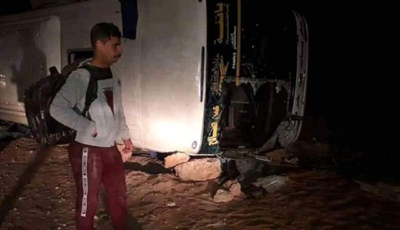 وفاة طفل وإصابة 27 مسافرا إثر انقلاب حافلة خط عين صالح _باتنة بغرداية