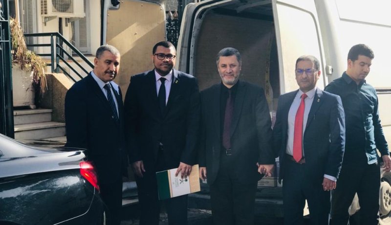 سفارة السعودية بالجزائر تسلم 20 ألف نسخة من المصحف الشريف لوزارة الشؤون الدينية