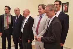 بالصور.. السفير الفرنسي يقلد الأب جيرار جانينغروس وسام الاستحقاق الوطني