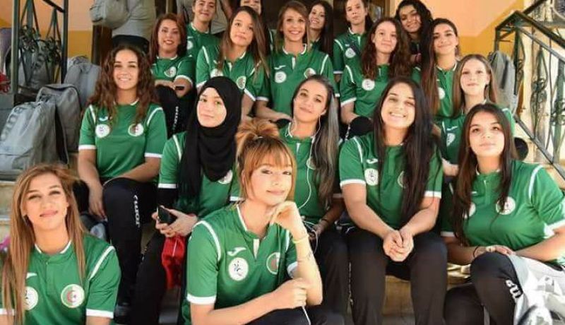 بالصور.. حسناوات اليد الجزائرية يصنعن الحدث فايسبوكيا