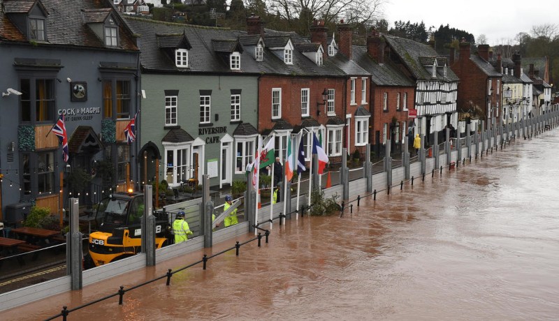 بريطانيا على موعد مع “العاصفة دينيس”